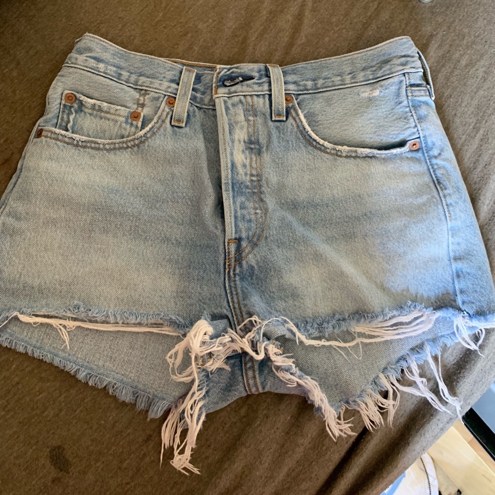 Levi’s 501 high rise jean shorts in medium wash